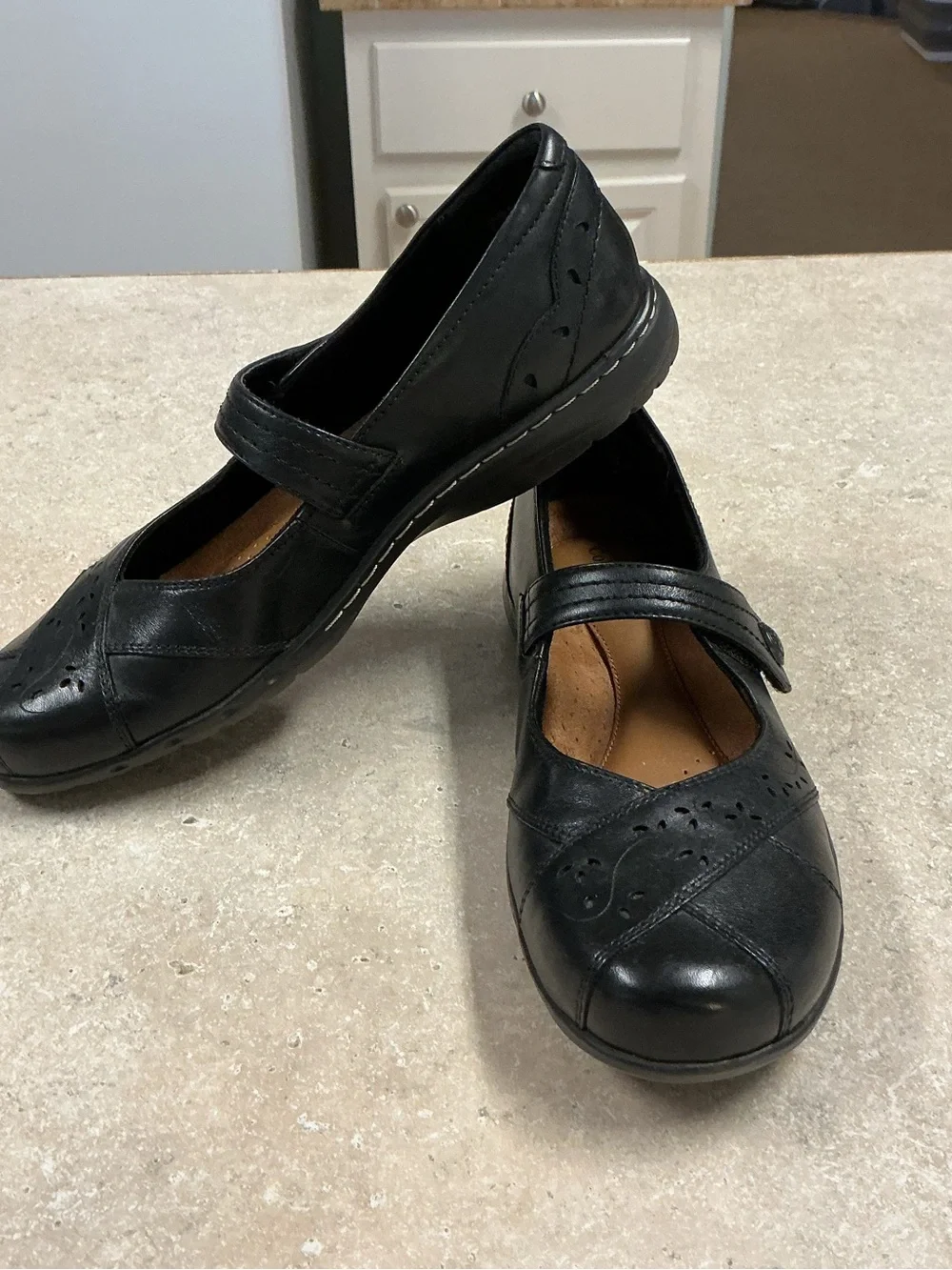 Cobb Hill SZ 8.5 Petra Black Leather Mary Jane Flats Laser Cut Detail Shoes